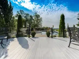 AlumaDeck-Weathered-Wood-2017-1001-deck-shades-solutions-1