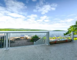 traditional-aluminum-railings-with-glass-sunspace-nubuild-16